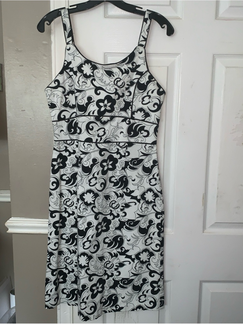 WHBM Black & White Floral Sleeveless Dress Size 8